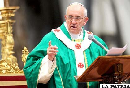 Papa Francisco aseguró en la misa de ayer que la evangelización es más importante que el dinero