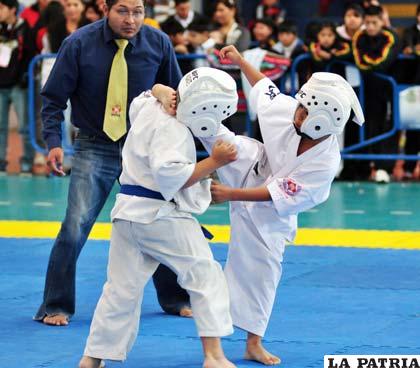 Una acción del torneo nacional de karate