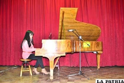 Bellas melodías deleitaron al público en el Paraninfo Universitario