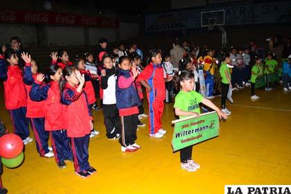 Las niñas estuvieron presentes en la inauguración del campeonato