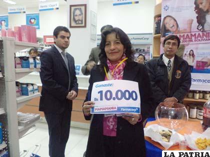 Edith Patzi, ganadora de 10.000 bolivianos de “Mamá Manía”, Farmacorp