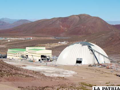 En el sector privado pese a fuertes restricciones se mantienen en actividad las empresas mineras grandes, como San Cristóbal y otras de Potosí