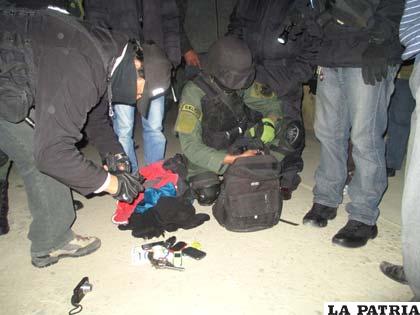 Policías en la requisa de objetos robados por antisociales durante el plan de seguridad “chachapuma”