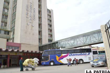 Evaluarán avances técnicos y financieros de la terminal de buses y del hotel