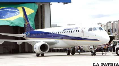 Avión de la Fuerza Aérea Brasileña donde viajó Celso Amorim, ministro de Defensa de Brasil