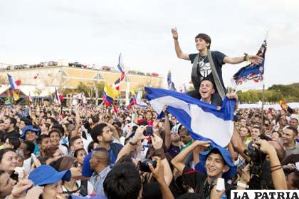 La llegada a Brasil el lunes del primer Papa latinoamericano, Francisco, ha atraído a miles de jóvenes de la región