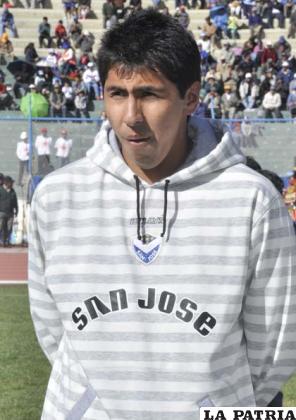DOUGLAS FERRUFINO ROJAS - 22 años • Boliviano - Defensor Central