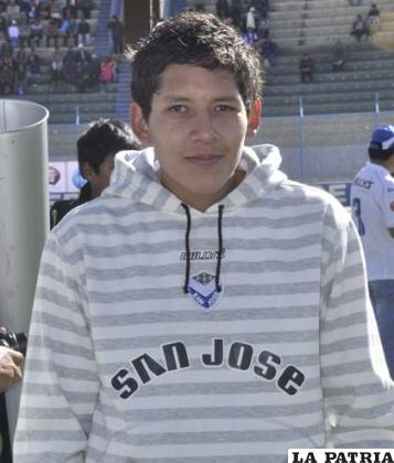 MARIO PARRADO ALANEZ - 19 años • Boliviano - Volante Central
