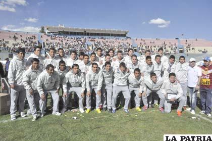 El equipo completo de San José que disputará el torneo Apertura 2013-2014