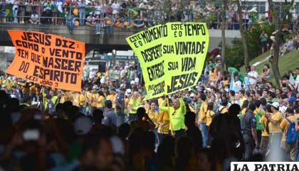 Multitudinario recibimiento al Papa en Río de Janeiro