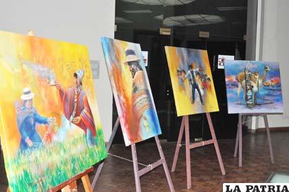 Algunas obras que se exponen en el Club Oruro