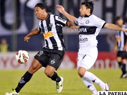 Ronaldinho Gaúcho intentará conseguir hoy la primera Copa Libertadores para el Atlético Mineiro