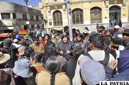 Alcaldesa, Rossío Pimentel en diálogo con los vecinos