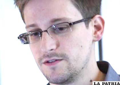 Edward Snowden, el exanalista de la CIA reclamado por la Justicia norteamericana, aún espera la aprobación de su solicitud de asilo temporal en Rusia