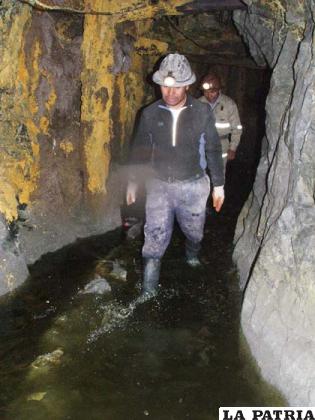 Aguas ácidas de la mina San José contaminan la ciudad de Oruro