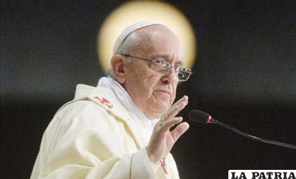 Papa Francisco bendice a los jóvenes en Brasil
