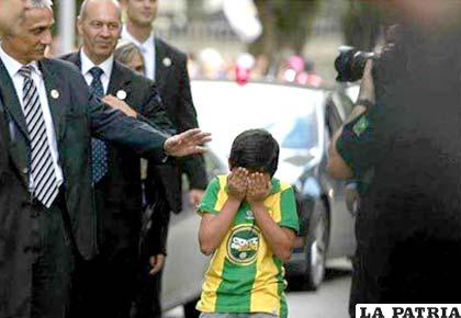 Niño que emocionó hasta las lágrimas al Papa