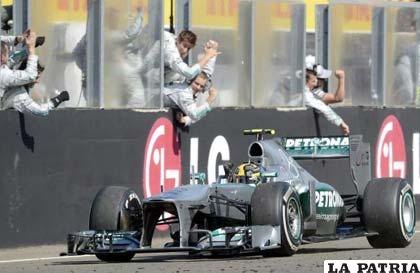 El coche del inglés Lewis Hamilton