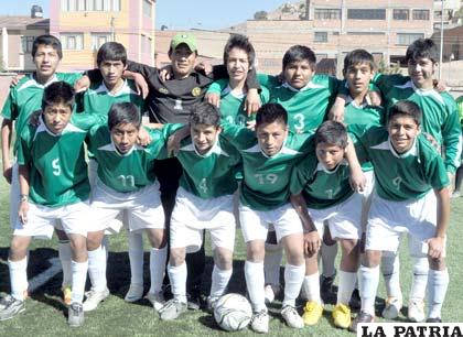 El equipo de fútbol de la unidad educativa Jorge Oblitas