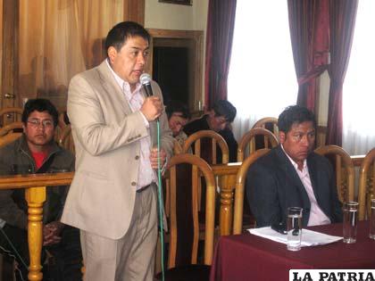 Ever Moya pide apoyo de concejales para proyecto de Terminal Interprovincial del Occidente