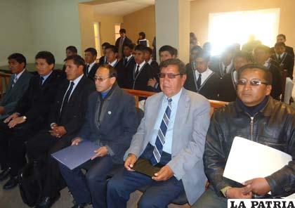 Docentes del colegio “Simón Bolívar” en la Brigada Parlamentaria