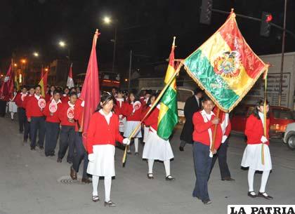 Desfile de teas de la Unidad Educativa “San Ignacio de Loyola”