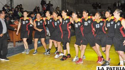 El plantel de Alemán, se consagró campeón en la rama femenina