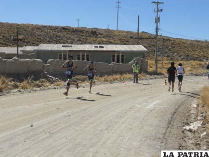 El atletismo en los alrededores de la piscina de Capachos