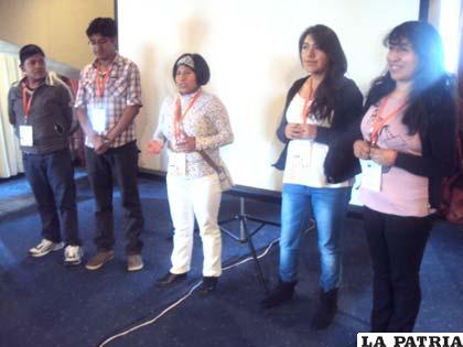 Jóvenes emprendedores orureños en su participación en Quito-Ecuador
