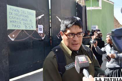 Las esposas de los policías tomaron la iniciativa en Oruro