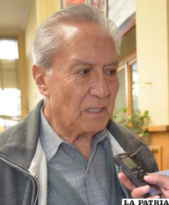 MARCELO BARRERO: “Lo que me preocupa es que realmente las cosas no se manejan bien, considero que Oruro merece el respaldo y apoyo que esperan los vecinos, este ‘Perdonazo’ debería hacerse realidad, en otros lugares se cumplió y en Oruro por qué no, esa discriminación es dolorosa, traumática para todos quienes vivimos acá, estaríamos supeditados a las exigencias y disposiciones del Gobierno central, entonces para qué tenemos autoridades municipales que estarían supeditadas a estas instrucciones”.