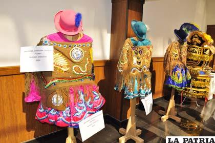 Hermosos trajes de la Fraternidad Morenada “Central Oruro”