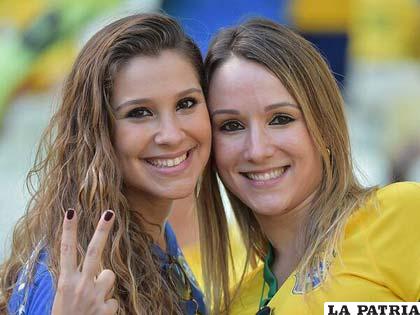 Bellas seguidoras de la selección de Brasil que es semifinalista de la Copa del Mundo