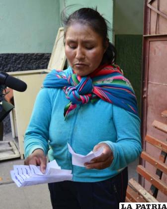 Su hija presenta la denuncia en la Felcc