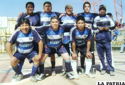 Los integrantes de Equipo Pesado
