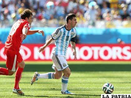 Argentina pretende llegar a semifinales de la mano de Messi