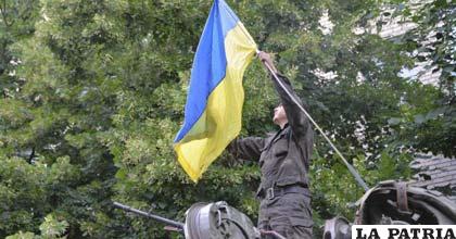 La bandera ucraniana vuelve a ondear sobre Slaviansk