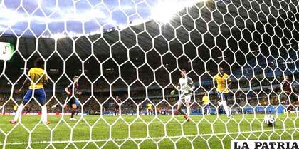 El cuarto gol alemán anotado por Kroos, tras magnífica pared con Khedira