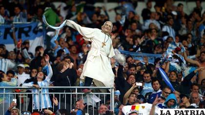 Los hinchas representaron al Papa Francisco en el Arena Corinthians de Sao Paulo