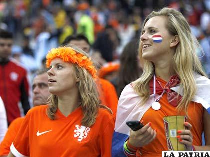 Belleza holandesa que despidió a su selección con aplausos