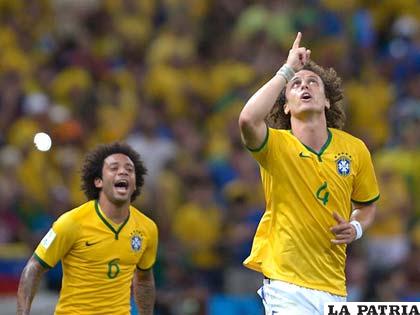 Marcelo y David Luiz con el compromiso de ganar a Holanda