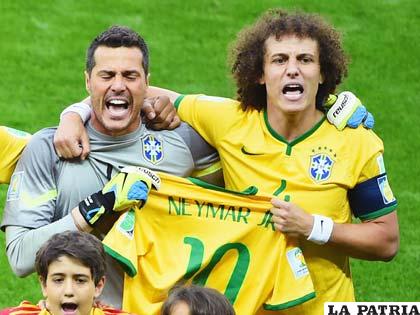 Julio César y David Luiz con el compromiso de poner todo