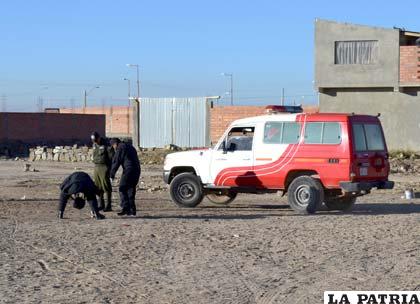Investigadores buscan huellas del vehículo que posiblemente transportó a la víctima