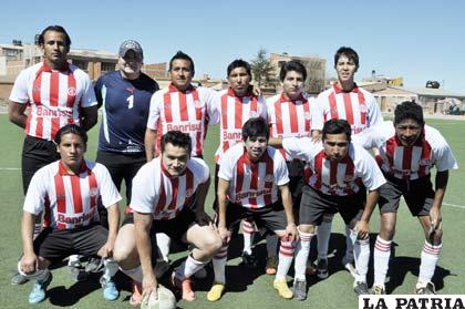 El plantel de jugadores de Bolívar Nimbles que interviene en la Tercera de Ascenso
