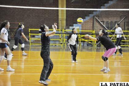 Durante el entrenamiento del equipo de Santa Rosa 