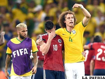 David Luiz consuela al colombiano James Rodríguez