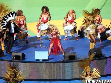 Shakira en el número estelar de la ceremonia de clausura
