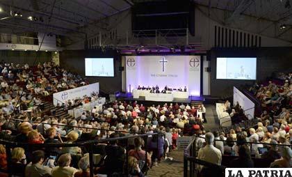 Iglesia anglicana a favor de la ordenación de mujeres obispos