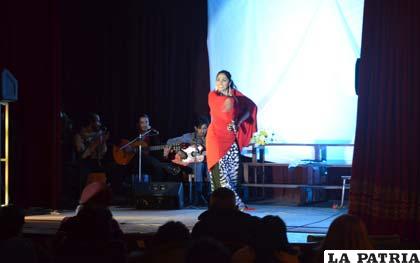 Magnífica presentación de la bailaora Lorena Ayala