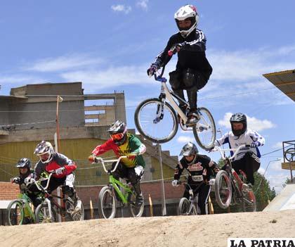 Deportistas que intervienen en los torneos de bicicross